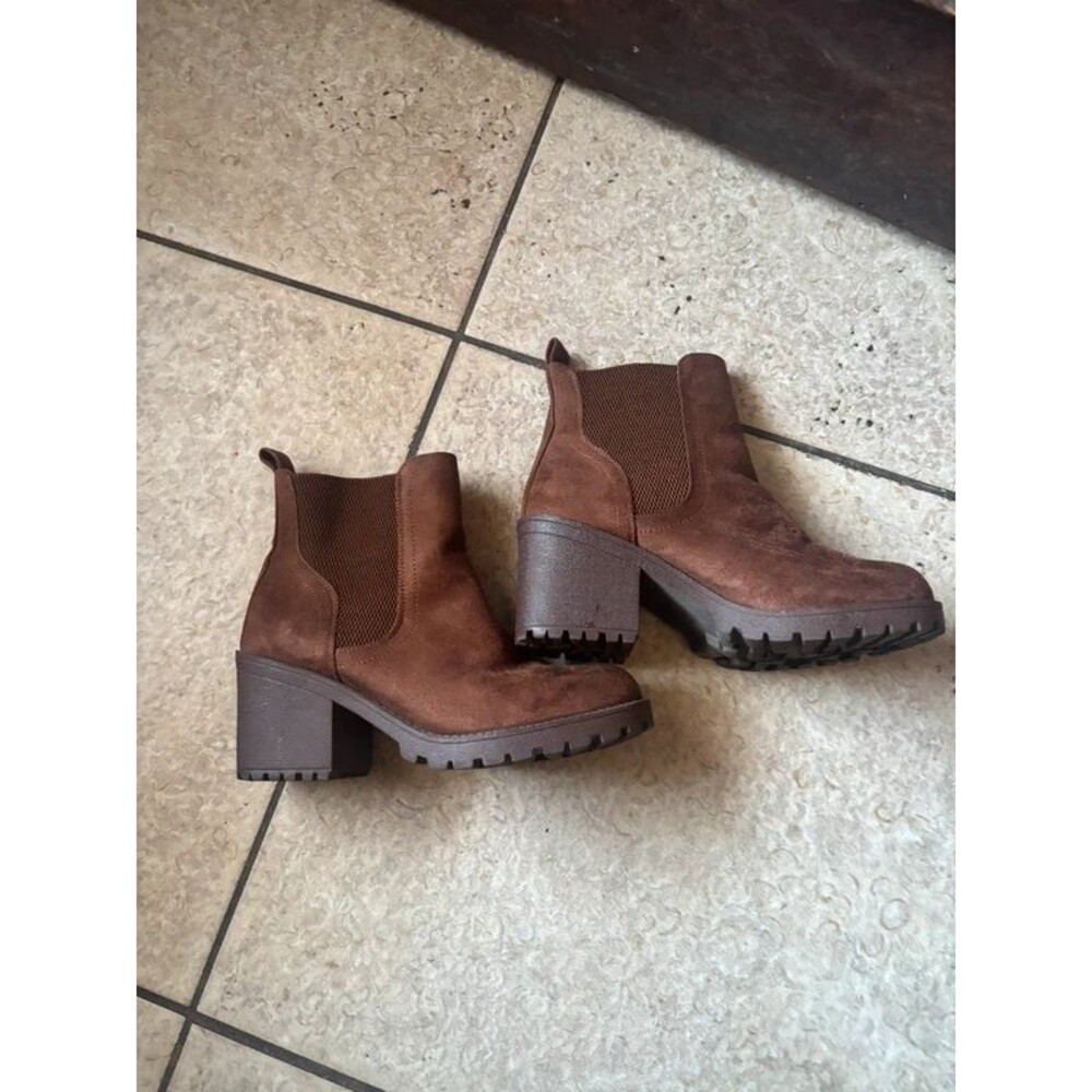 Brown Suede Chelsea Ankle Boots Size 6 Chunky Block Heel Lug Sole Fall Grunge